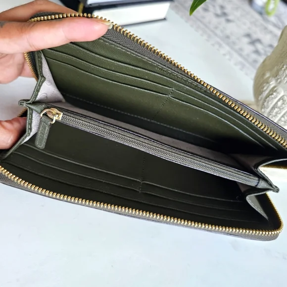 Michael Kors Wallet - Picture 3 of 4